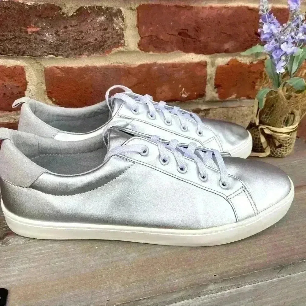 GAP Silver Metallic Low‎ Top Sneakers Shoes Casual Lace Up Fashion Court US 8